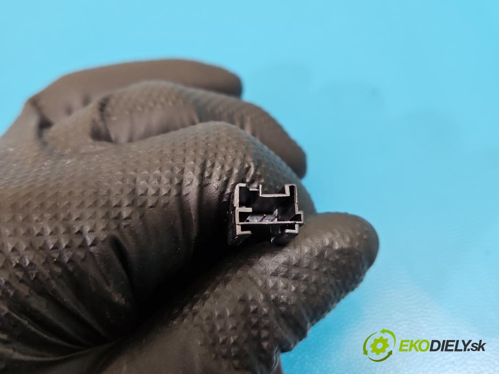 Citroen DS5 2011-2015 2.0 HDI 163 HP automatic 120 kW 1997 cm3 5- clonítko pravé