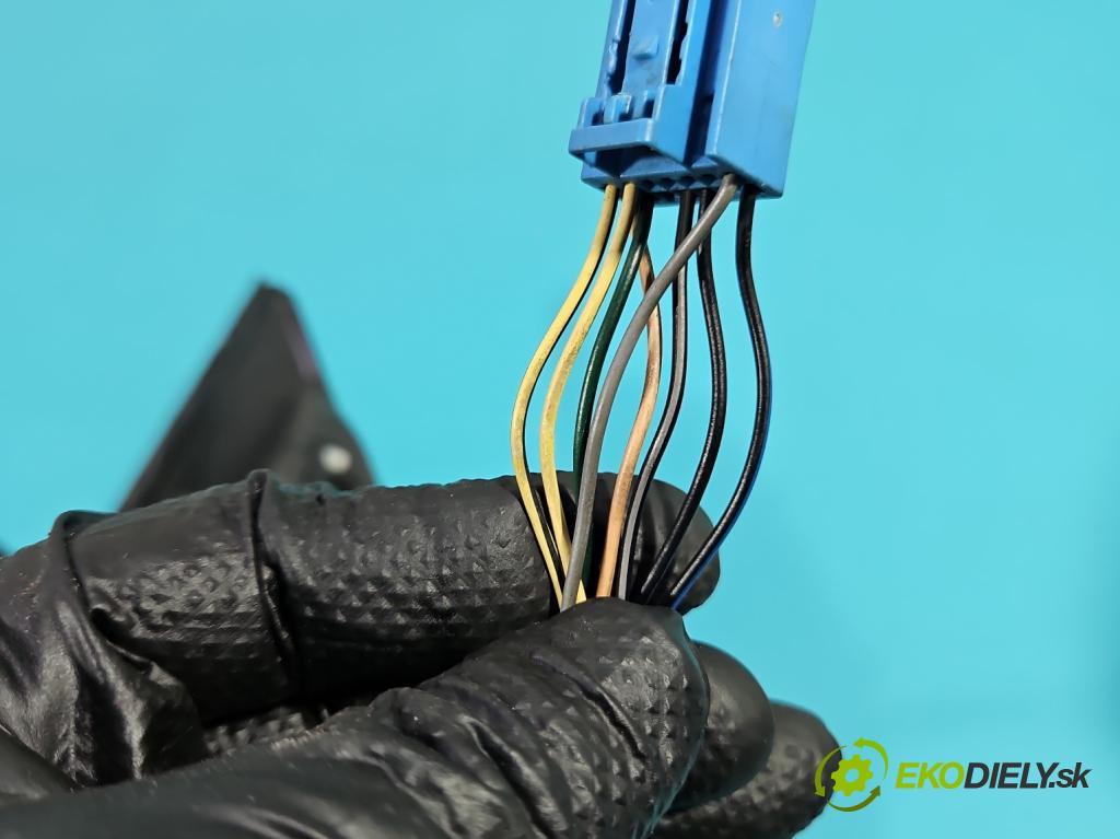 Volvo V50 2.0d 136hp manual 100 kW 1997 cm3 5- zpětné zrcátko levé  (Klika dveří ostatní)