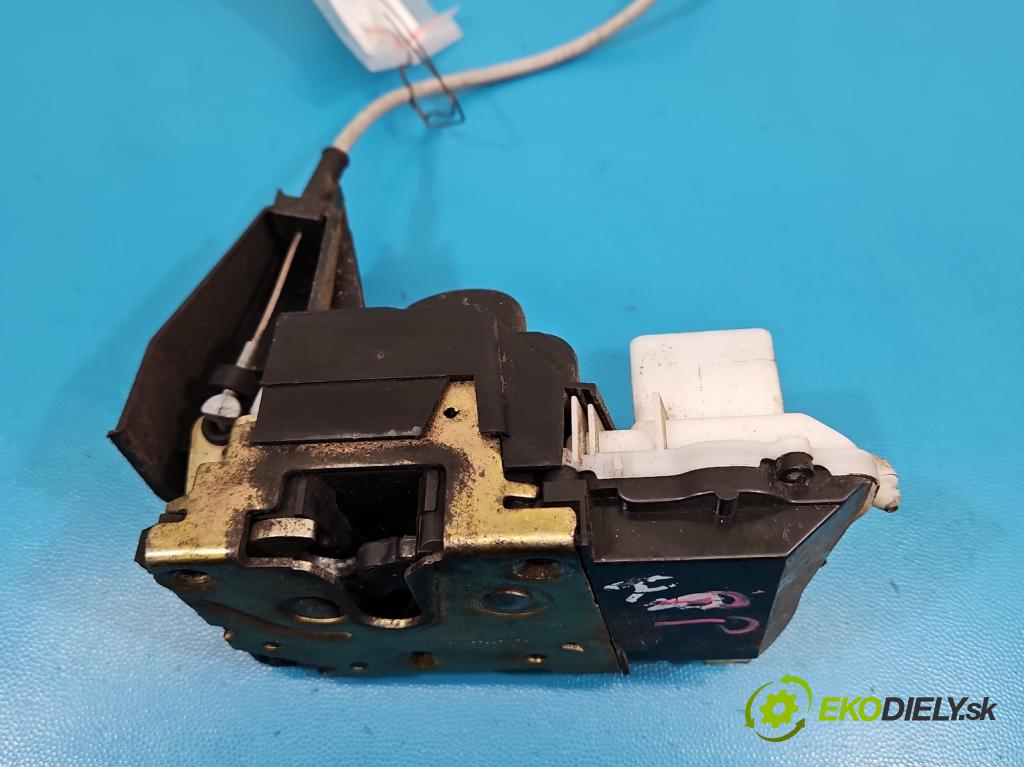 Peugeot 307 1.6 hdi 109 HP manual 80 kW 1560 cm3 5- zámok predné pravý