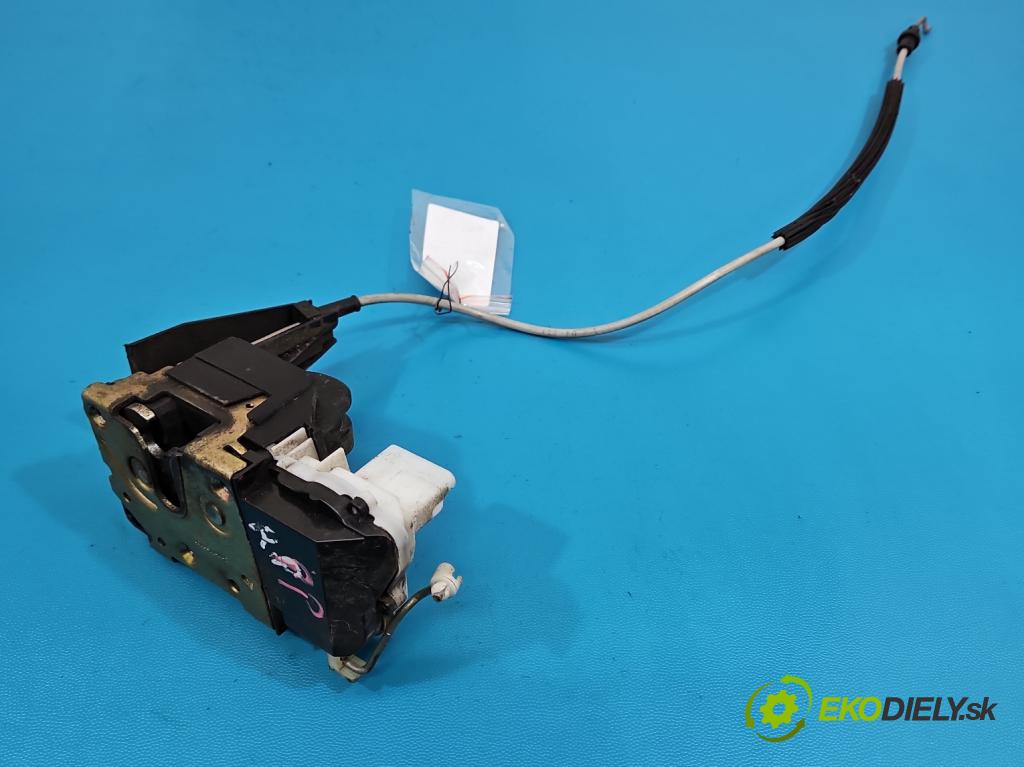 Peugeot 307 1.6 hdi 109 HP manual 80 kW 1560 cm3 5- zámok predné pravý 