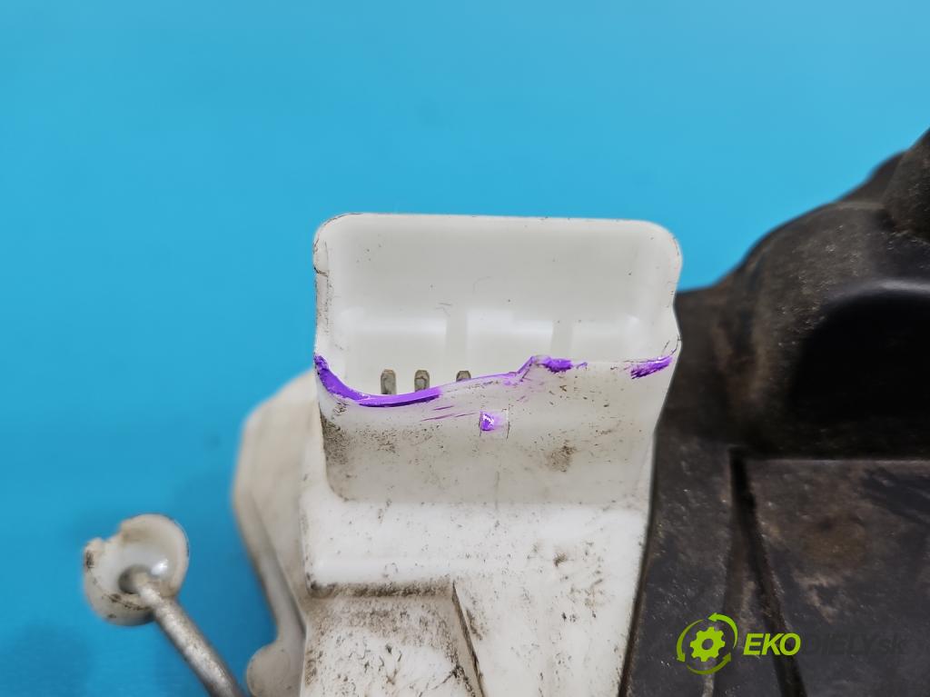 Peugeot 307 1.6 hdi 109 HP manual 80 kW 1560 cm3 5- zámok predné pravý