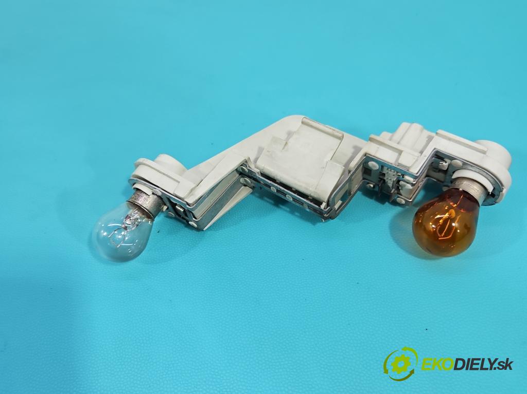 Volvo V50 2.0d 136hp manual 100 kW 1997 cm3 5- světlo zadní pravé  (Klika dveří ostatní)