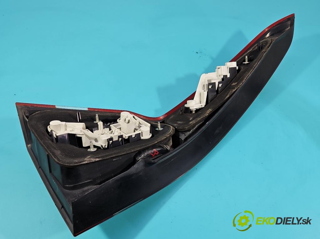 Volvo V50 2.0d 136hp manual 100 kW 1997 cm3 5- světlo zadní pravé  (Klika dveří ostatní)