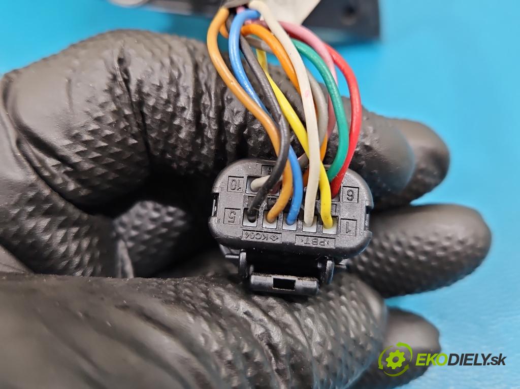 Kia Ceed II 2012-2018 1.6 crdi 128 HP manual 94 kW 1582 cm3 5- zrkadlo ľavé  (Kľučka dverí ostatné)