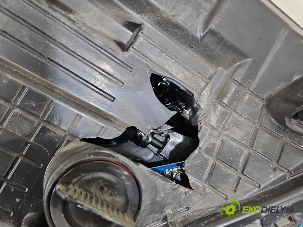 Kia Ceed II 2012-2018 1.6 crdi 128 HP manual 94 kW 1582 cm3 5- Reflektor: ľavý 92101-A2220 (Kľučka dverí ostatné)
