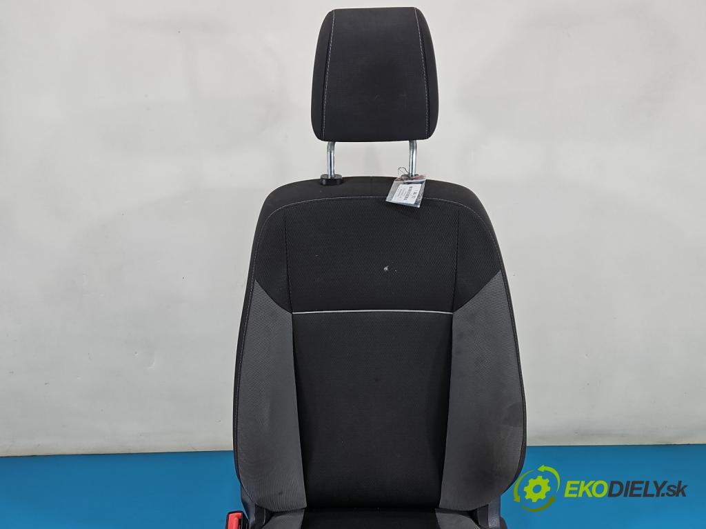 Ford Focus Mk3 2010-2018 1.6 16v IQDB: 105 HP manual 77 kW 1596 cm3 5- Sedačka ľavý  (Sedadlo)