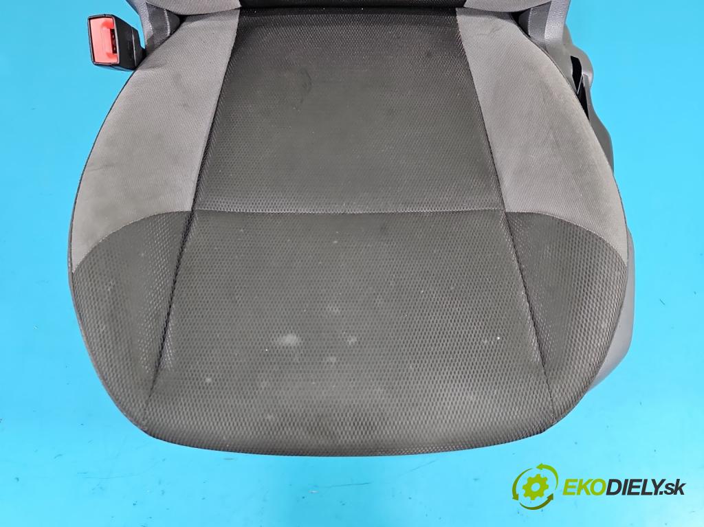 Ford Focus Mk3 2010-2018 1.6 16v IQDB: 105 HP manual 77 kW 1596 cm3 5- Sedačka ľavý  (Sedadlo)