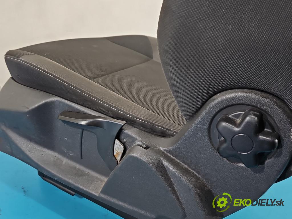 Ford Focus Mk3 2010-2018 1.6 16v IQDB: 105 HP manual 77 kW 1596 cm3 5- Sedačka ľavý  (Sedadlo)