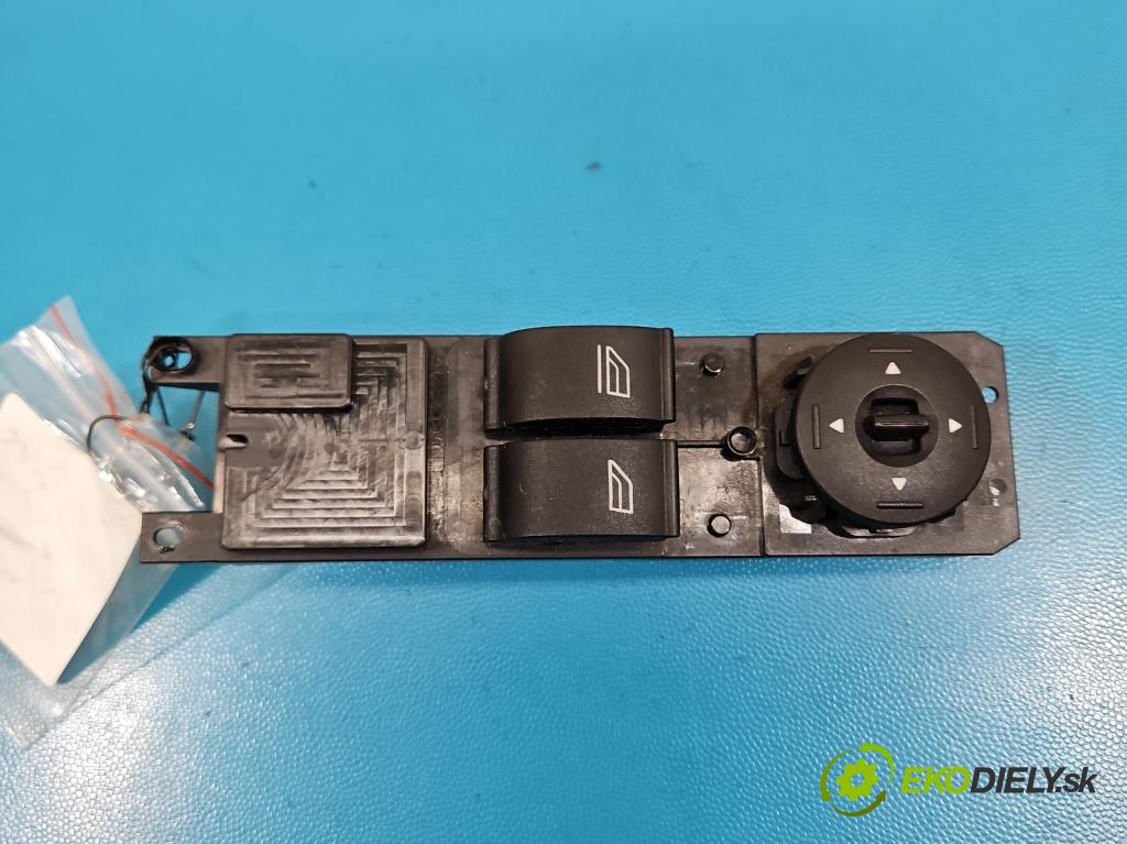 Ford Focus Mk3 2010-2018 1.6 16v IQDB: 105 HP manual 77 kW 1596 cm3 5- prepínač okien spätných zrkadiel AM5T-14A132-EA