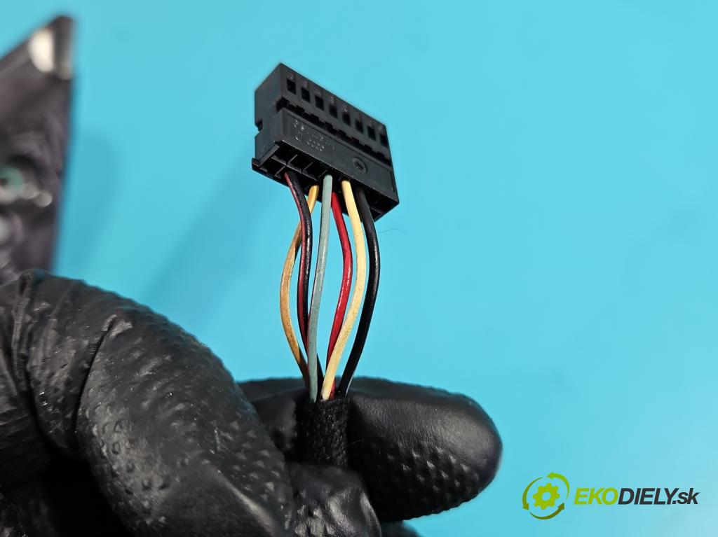 Vw Golf VI 2008-2013 1.6 tdi CAY 105 hp manual 77 kW 1598 cm3 5- zpětné zrcátko levé  (Klika dveří ostatní)