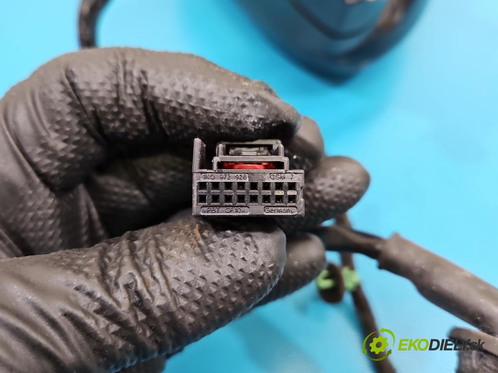 Vw Passat B8 2014 - 2.0 TDI 150 hp automatic 110 kW 1968 cm3 5- zpětné zrcátko levé  (Klika dveří ostatní)