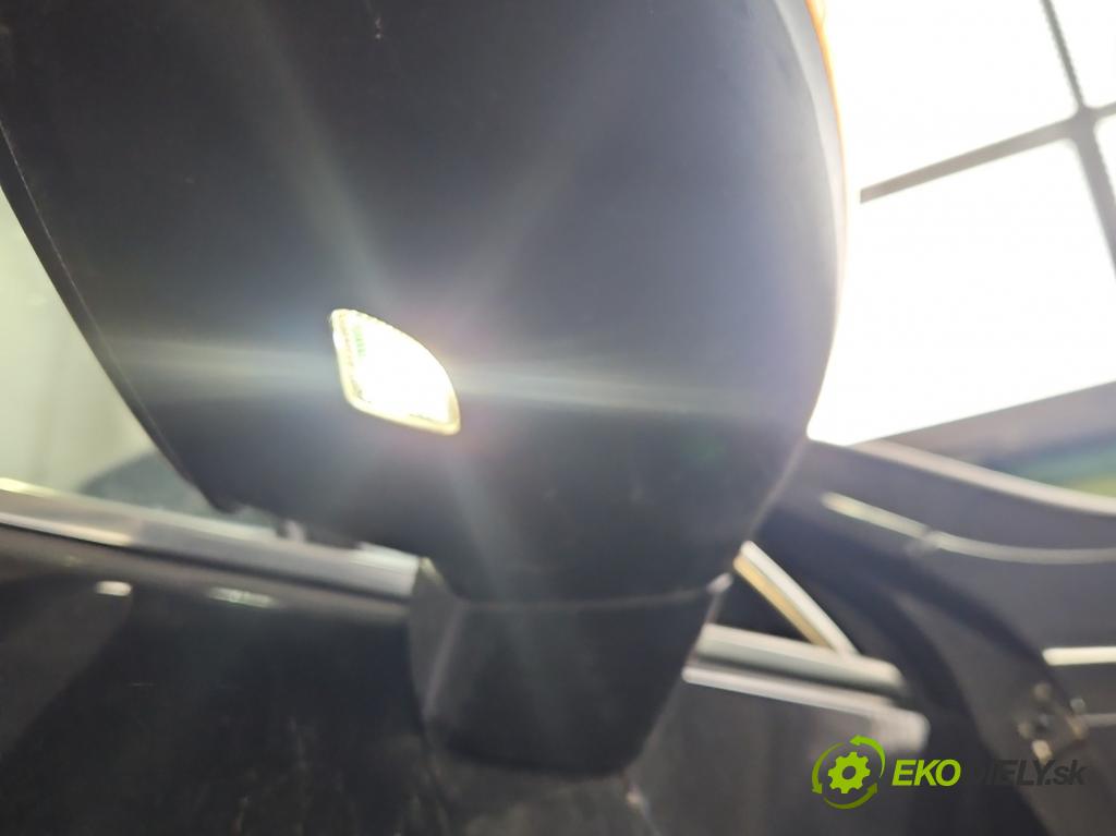 Vw Passat B8 2014 - 2.0 TDI 150 HP automatic 110 kW 1968 cm3 5- zrkadlo pravé  (Kľučka dverí ostatné)