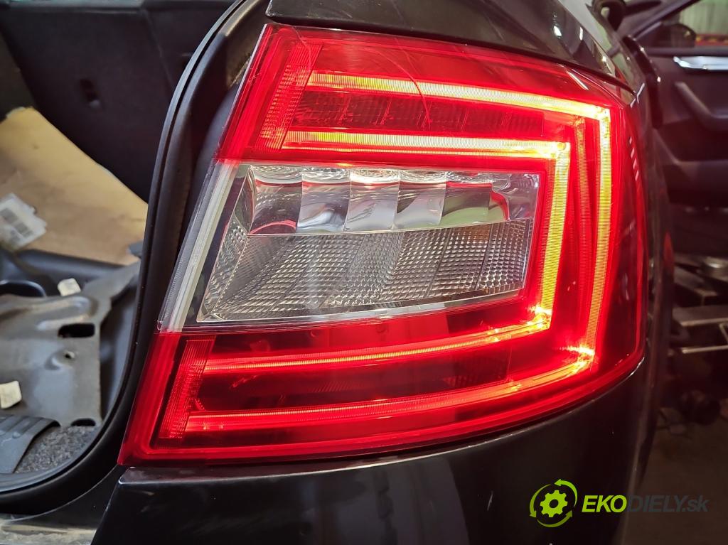 Skoda Octavia III 2013- 1.4 tsi 140 HP manual 103 kW 1395 cm3 5- svetlo / reflektor zadné pravé 5E5945112A (Kľučka dverí ostatné)