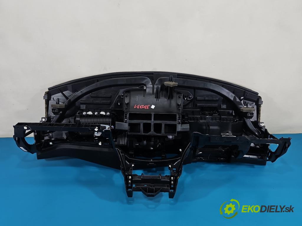 Peugeot 308 II 2013-2021 1.6 hdi 120 HP manual 88 kW 1560 cm3 5- kokpit,pristrojová doska rozdeľovacia