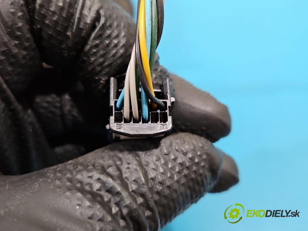 Renault Scenic III 2009-2016 1.5 dci 106 HP manual 78 kW 1461 cm3 5- zrkadlo ľavé  (Kľučka dverí ostatné)