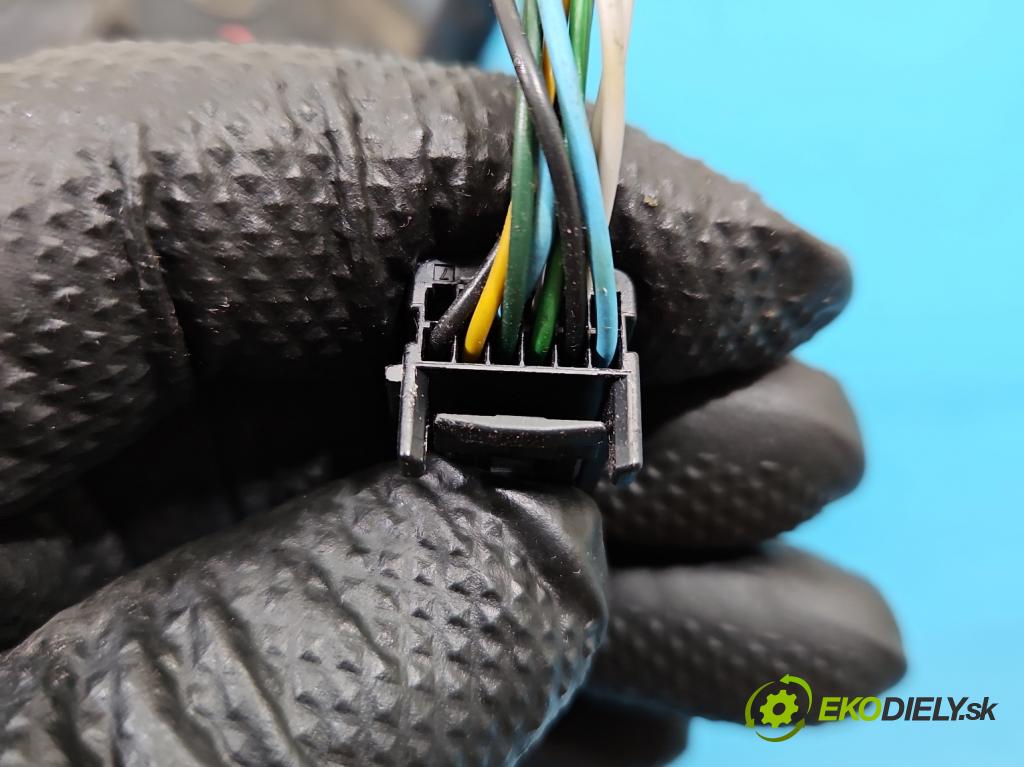 Renault Scenic III 2009-2016 1.5 dci 106 HP manual 78 kW 1461 cm3 5- zrkadlo ľavé  (Kľučka dverí ostatné)