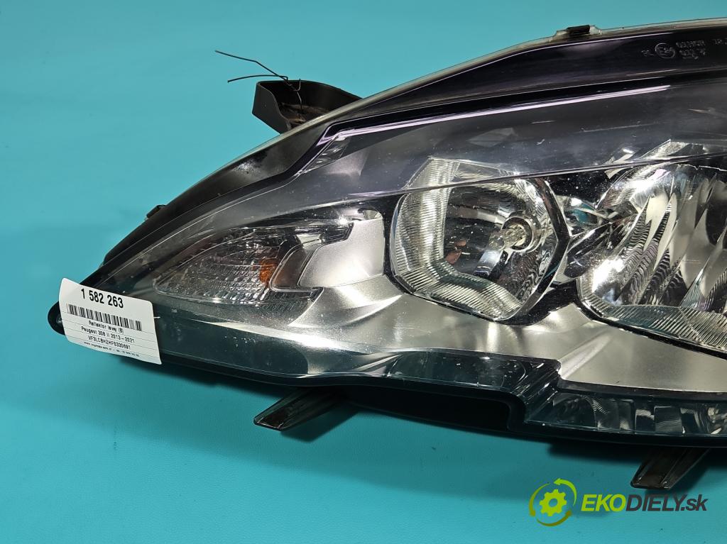 Peugeot 308 II 2013-2021 1.6 hdi 120 HP manual 88 kW 1560 cm3 5- Reflektor: ľavý 9677523080 (Kľučka dverí ostatné)