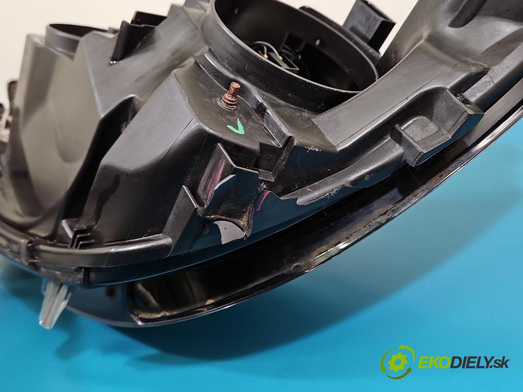 Peugeot 308 II 2013-2021 1.6 hdi 120 HP manual 88 kW 1560 cm3 5- Reflektor: pravý 9677522980 (Svetlo predné pravé)