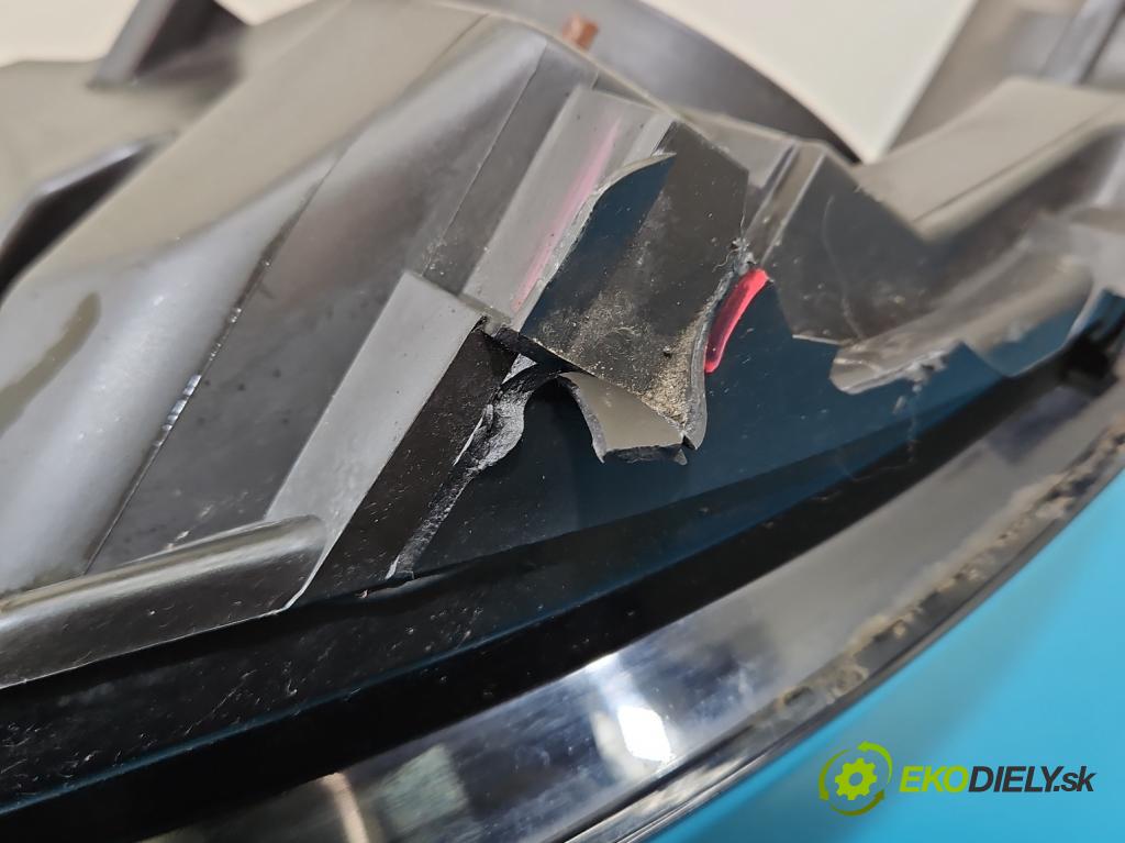 Peugeot 308 II 2013-2021 1.6 hdi 120 HP manual 88 kW 1560 cm3 5- Reflektor: pravý 9677522980 (Svetlo predné pravé)