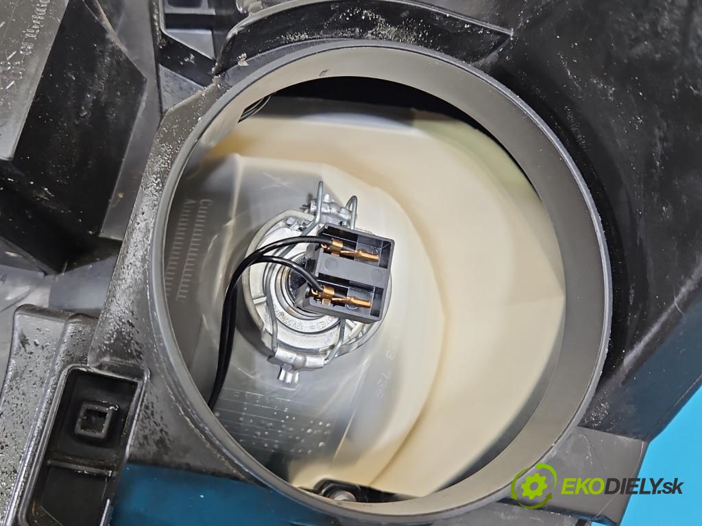 Peugeot 308 II 2013-2021 1.6 hdi 120 HP manual 88 kW 1560 cm3 5- Reflektor: pravý 9677522980 (Svetlo predné pravé)