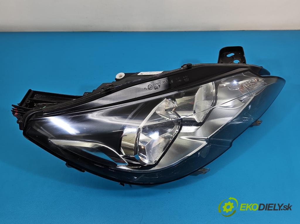 Peugeot 308 II 2013-2021 1.6 hdi 120 HP manual 88 kW 1560 cm3 5- Reflektor: pravý 9677522980 (Svetlo predné pravé)