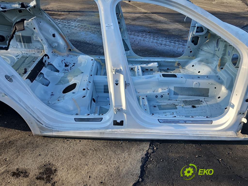 Skoda Octavia IV 2019- 2.0 tdi 116 hp manual 85 kW 1968 cm3 5- práh pravý  (Karoserie ostatní)