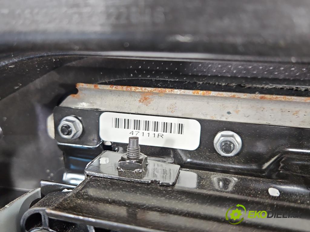 Vw Golf VI 2008-2013 1.6 tdi CAY 105 HP manual 77 kW 1598 cm3 5- kokpit,pristrojová doska rozdeľovacia
