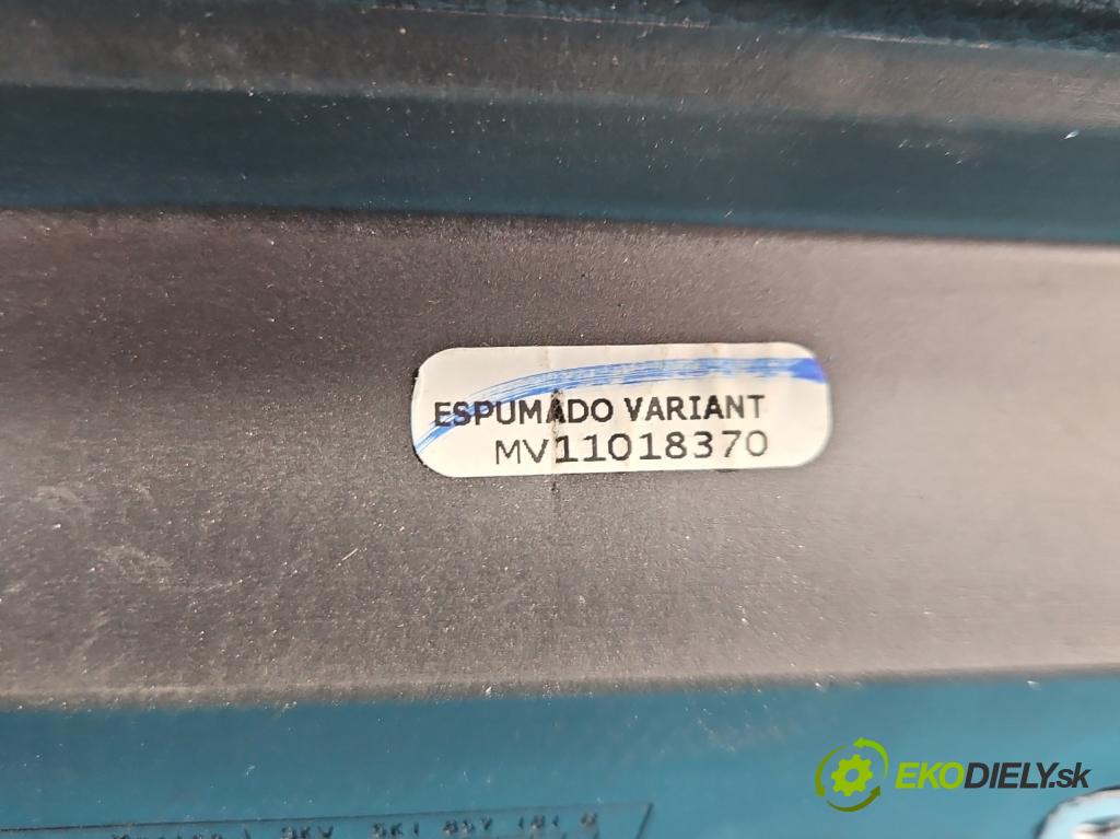 Vw Golf VI 2008-2013 1.6 tdi CAY 105 HP manual 77 kW 1598 cm3 5- kokpit,pristrojová doska rozdeľovacia