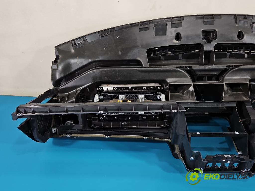 Vw Golf VI 2008-2013 1.6 tdi CAY 105 HP manual 77 kW 1598 cm3 5- kokpit,pristrojová doska rozdeľovacia