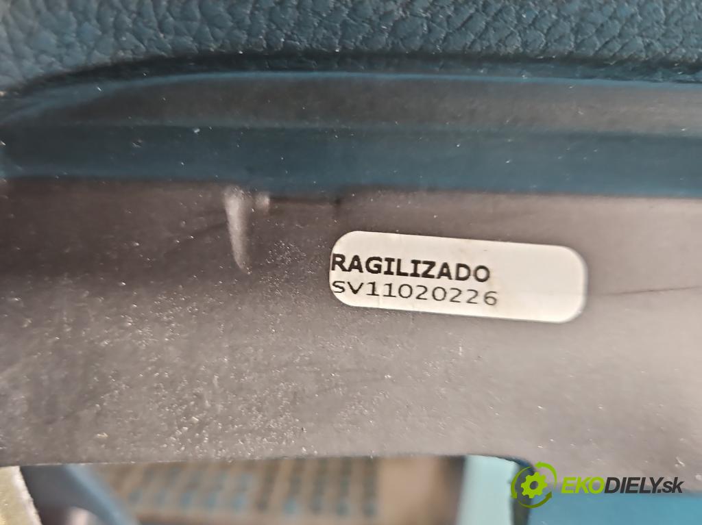 Vw Golf VI 2008-2013 1.6 tdi CAY 105 HP manual 77 kW 1598 cm3 5- kokpit,pristrojová doska rozdeľovacia