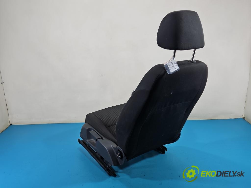 Vw Golf VI 2008-2013 1.6 tdi CAY 105 HP manual 77 kW 1598 cm3 5- Sedačka ľavý  (Sedadlo)
