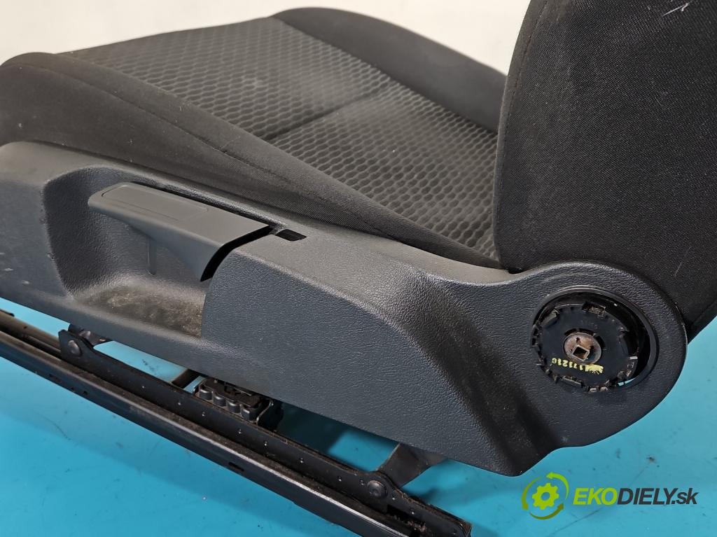 Vw Golf VI 2008-2013 1.6 tdi CAY 105 HP manual 77 kW 1598 cm3 5- Sedačka ľavý  (Sedadlo)