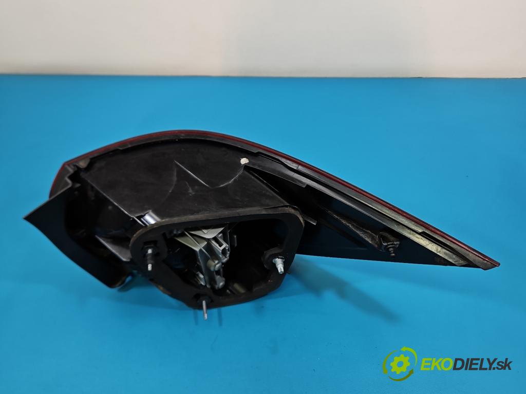 Vw Golf VI 2008-2013 1.6 tdi CAY 105 HP manual 77 kW 1598 cm3 5- svetlo / reflektor zadné pravé 1K9945096G (Kľučka dverí ostatné)