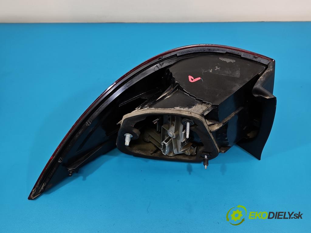 Vw Golf VI 2008-2013 1.6 tdi CAY 105 HP manual 77 kW 1598 cm3 5- svetlo / reflektor zadné pravé 1K9945096G (Kľučka dverí ostatné)