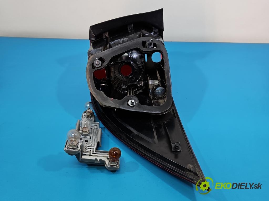 Vw Golf VI 2008-2013 1.6 tdi CAY 105 HP manual 77 kW 1598 cm3 5- svetlo / reflektor zadné pravé 1K9945096G (Kľučka dverí ostatné)