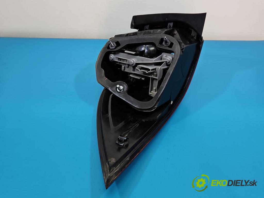 Vw Golf VI 2008-2013 1.6 tdi CAY 105 HP manual 77 kW 1598 cm3 5- svetlo / reflektor zadné pravé 1K9945096G (Kľučka dverí ostatné)