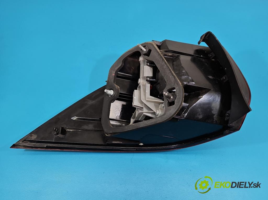 Vw Golf VI 2008-2013 1.6 tdi CAY 105 HP manual 77 kW 1598 cm3 5- svetlo / reflektor zadné pravé 1K9945096G (Kľučka dverí ostatné)