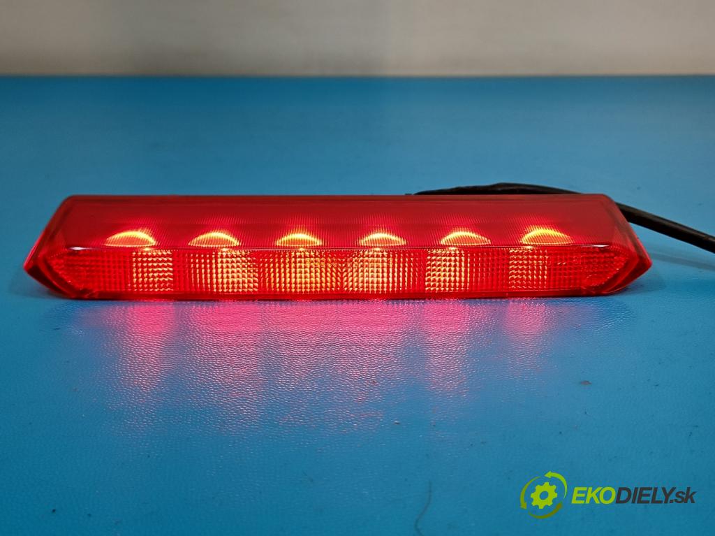 Subaru Forester IV SJ 2012-2018 2.0 BOXER 147 HP automatic 108 kW 1998 cm3 5- světlo: stop: W0858