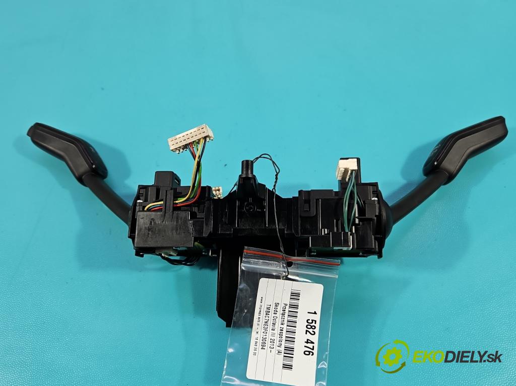 Skoda Octavia III 2013- 1.4 tsi 140 HP manual 103 kW 1395 cm3 5- prepínač komplex: 5Q0953507AC (Prepínacie páčky pod volantom)