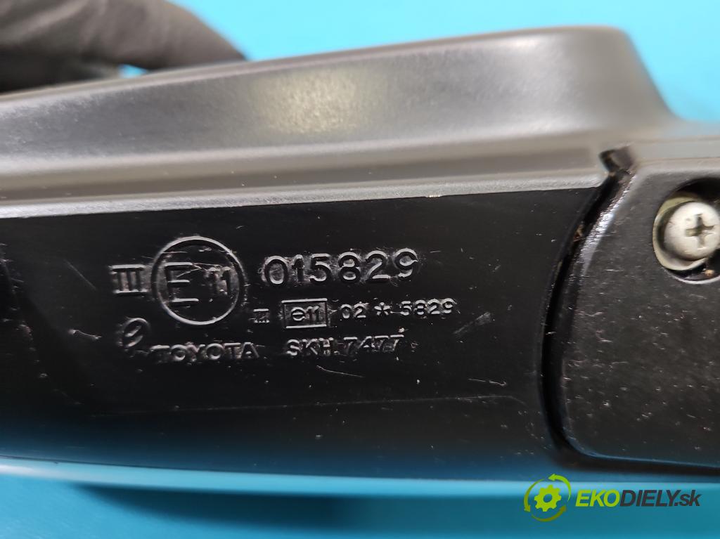 Toyota Avensis II T25 2003-2008 2.2 D-CAT 177 hp manual 130 kW 2231 cm3 5- zpětné zrcátko levé  (Klika dveří ostatní)