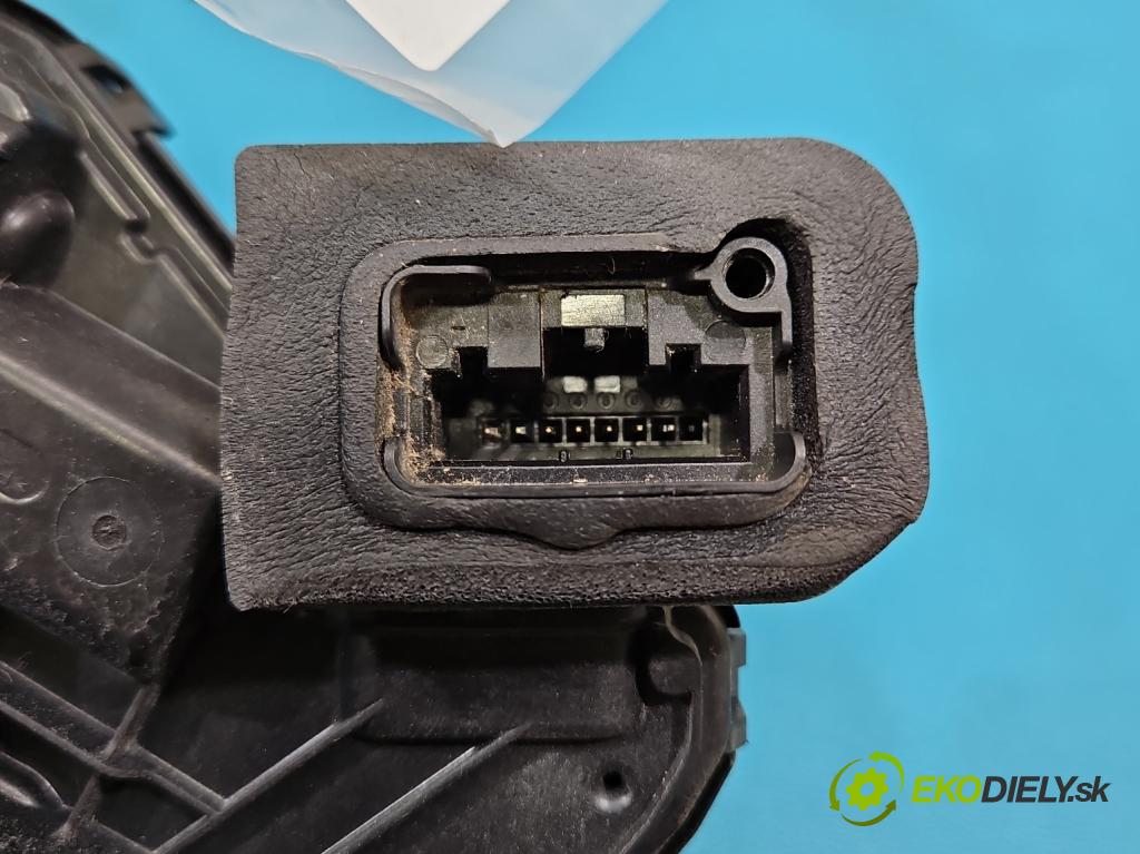 Vw Passat B8 2014 - 2.0 TDI 150 HP automatic 110 kW 1968 cm3 5- zámok predné pravý 5TB837016A