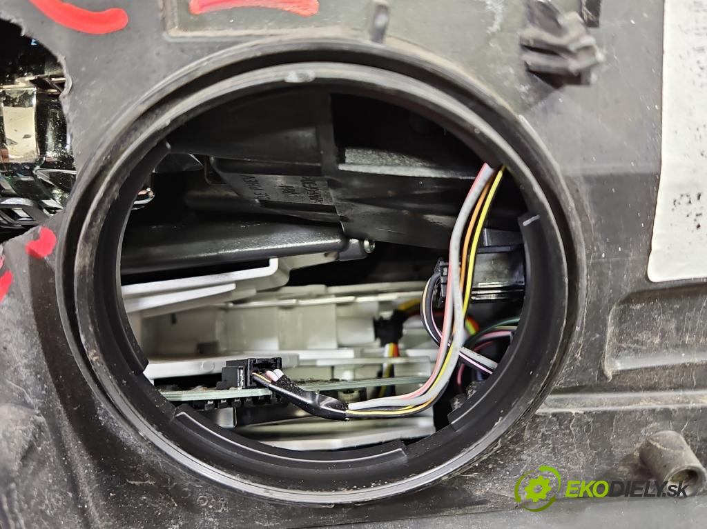 Kia Niro I 2016-2022 1.6 GDI 105 HP automatic 77 kW 1580 cm3 5- Reflektor: pravý 92102-G5 (Svetlo predné pravé)