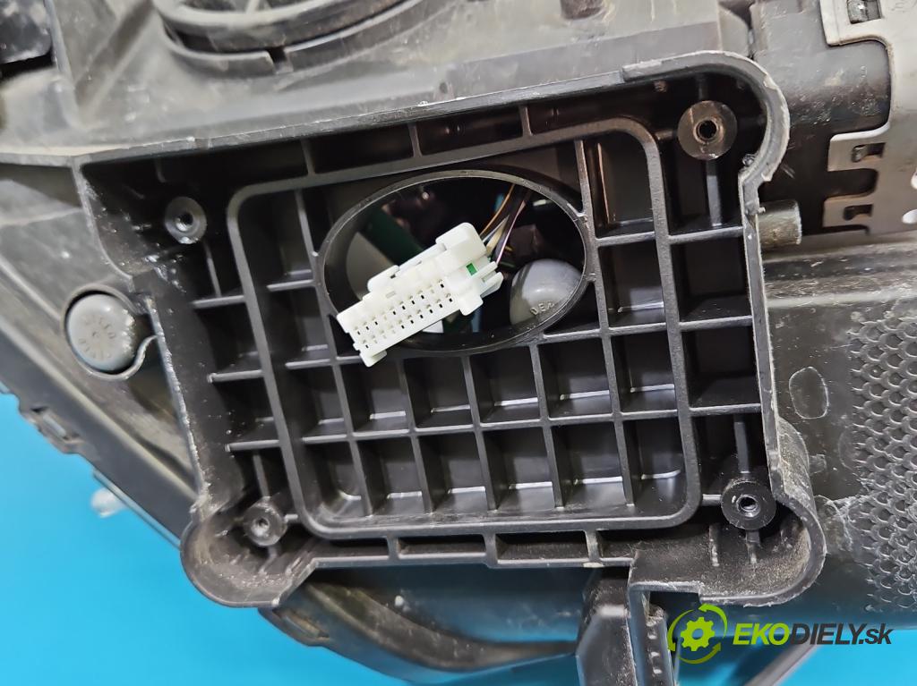 Kia Niro I 2016-2022 1.6 GDI 105 HP automatic 77 kW 1580 cm3 5- Reflektor: pravý 92102-G5 (Svetlo predné pravé)