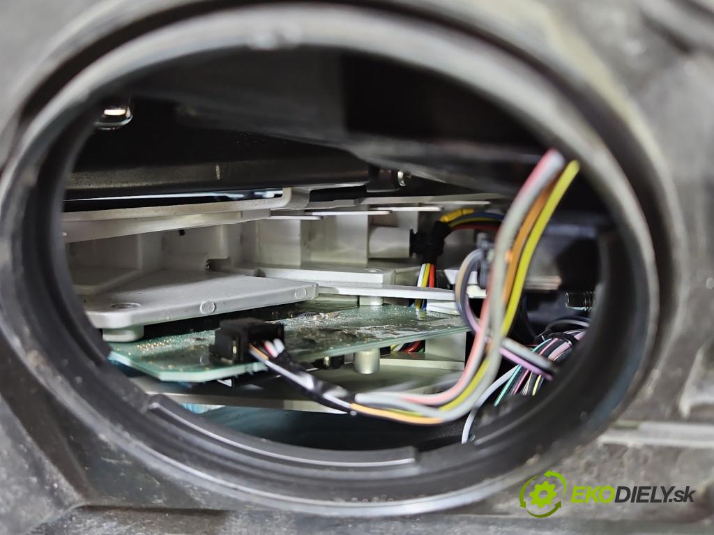 Kia Niro I 2016-2022 1.6 GDI 105 HP automatic 77 kW 1580 cm3 5- Reflektor: pravý 92102-G5 (Svetlo predné pravé)