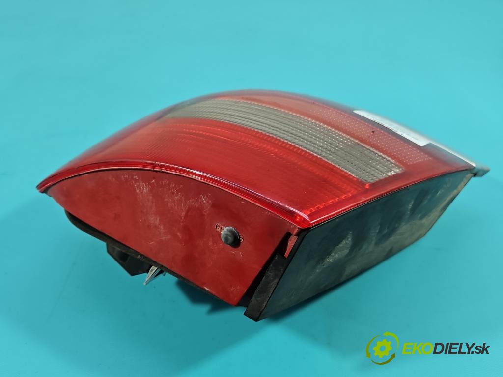 Audi A4 B5 1994-2001 1.6 SR 101 HP manual 74 kW 1595 cm3 4- svetlo / reflektor zadné pravé 8D0945096C (Kľučka dverí ostatné)
