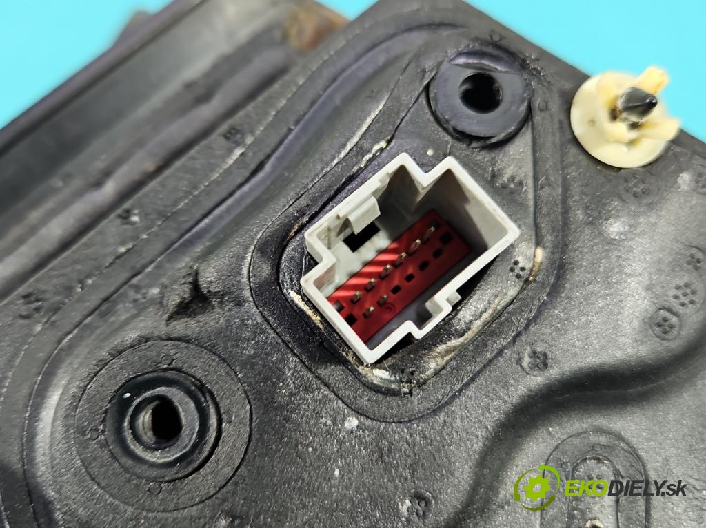 Ford Focus Mk4 2018- 1.0 ecoboost 125 HP manual 92 kW 999 cm3 5- zrkadlo pravé  (Kľučka dverí ostatné)