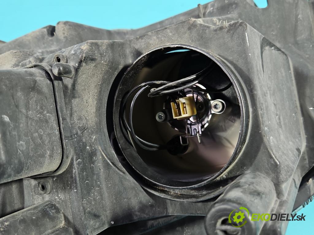 Opel Astra III 2004-2014 1.3 cdti 90 HP manual 66 kW 1248 cm3 5- Reflektor: pravý  (Svetlo predné pravé)