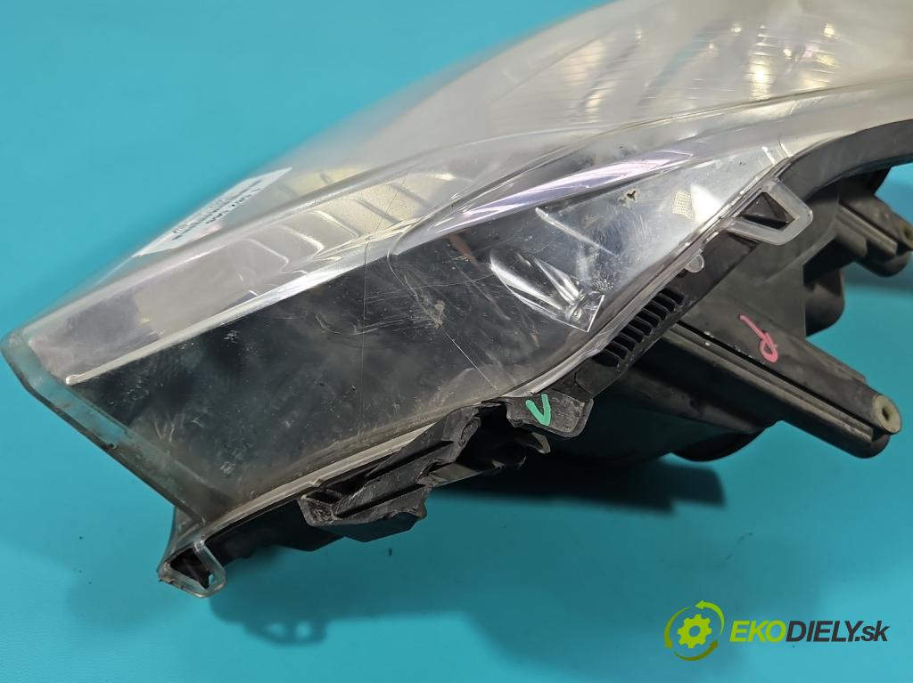 Opel Astra III 2004-2014 1.3 cdti 90 HP manual 66 kW 1248 cm3 5- Reflektor: pravý  (Svetlo predné pravé)