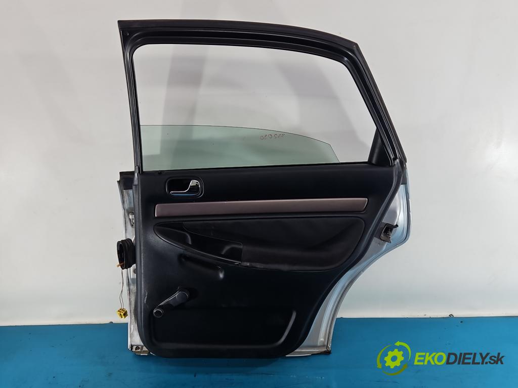 Audi A4 B5 1994-2001 1.6 SR 101 hp manual 74 kW 1595 cm3 4- dveře zadní pravé  (Klika dveří ostatní)