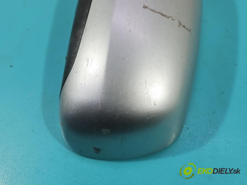 Audi A4 B5 1994-2001 1.6 SR 101 HP manual 74 kW 1595 cm3 4- zrkadlo ľavé  (Kľučka dverí ostatné)